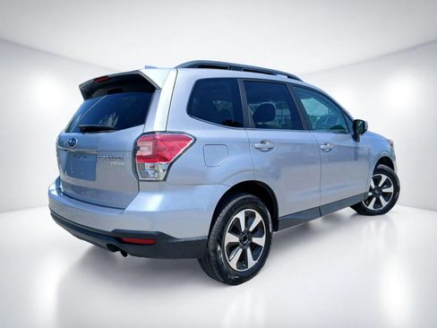 Used 2017 Subaru Forester 2.5i Limited AWD/4WD image 4