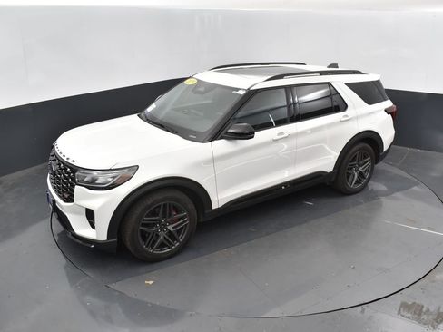 Certified 2025 Ford Explorer ST image 40