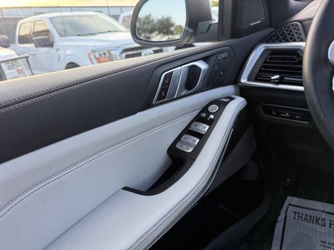 Used 2024 BMW X7 xDrive40i AWD/4WD image 32