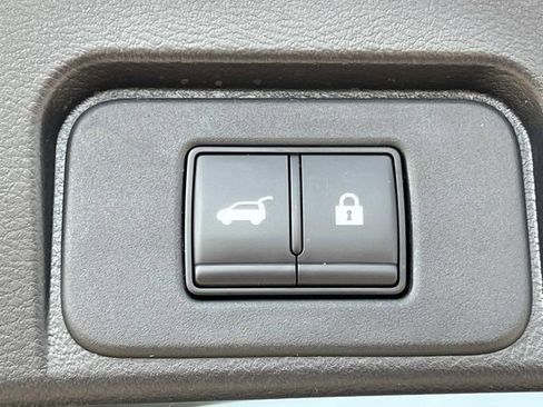Used 2023 Nissan Rogue SV w/ SV Premium B Package FWD image 12