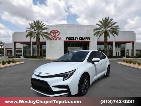 Used 2026 Toyota Corolla SE FWD image 1