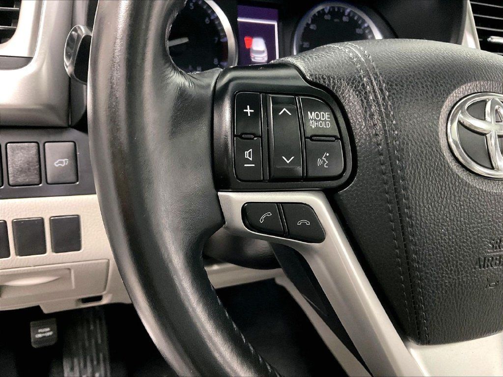 Used 2019 Toyota Highlander XLE AWD/4WD image 24