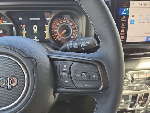 Used 2025 Jeep Wrangler Sport S image 23