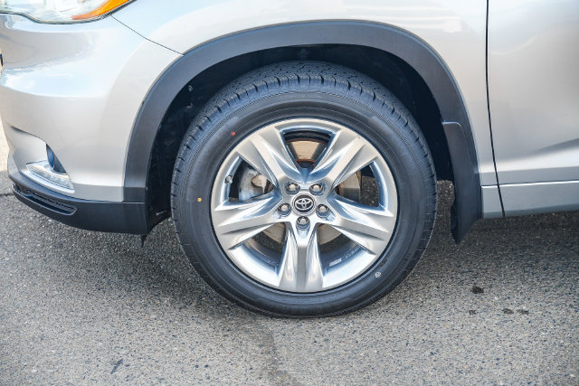 Used 2016 Toyota Highlander Limited AWD/4WD image 11