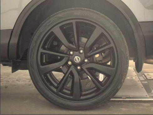 Used 2017 Nissan Rogue Sport SL image 18