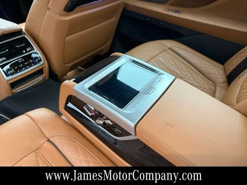 Used 2022 BMW M760i xDrive w/ Luxury Rear Seating Package AWD/4WD image 20