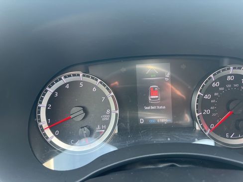 Used 2022 Toyota Highlander LE image 2