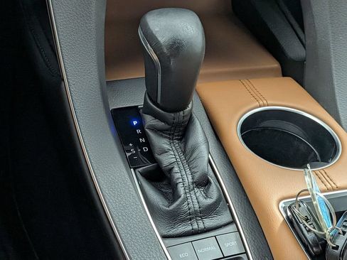 Used 2019 Toyota Avalon Limited FWD image 17