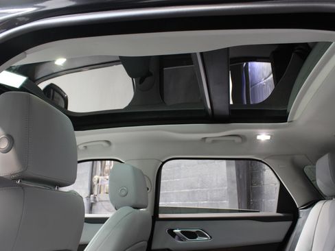 Used 2025 Land Rover Range Rover Velar Dynamic SE image 21