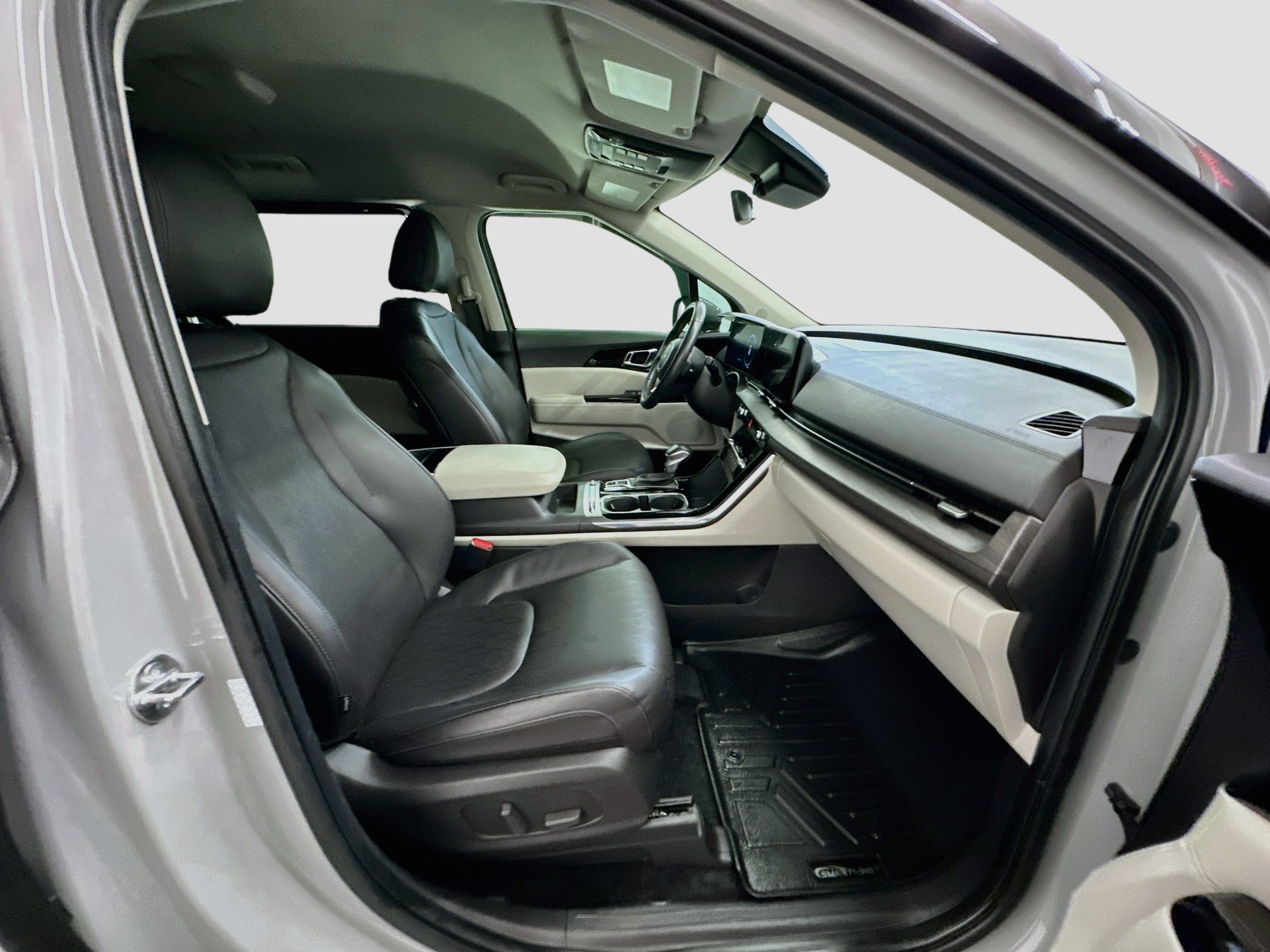 Used 2024 Kia Carnival SX FWD image 34