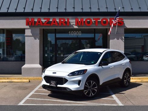 Used 2021 Ford Escape SE w/ SE Sport Appearance Package AWD/4WD image 2