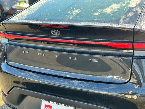 Certified 2025 Toyota Prius LE image 15