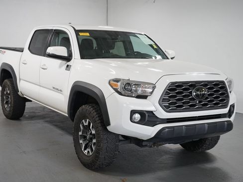 Used 2021 Toyota Tacoma TRD Off-Road w/ Technology Package AWD/4WD image 3