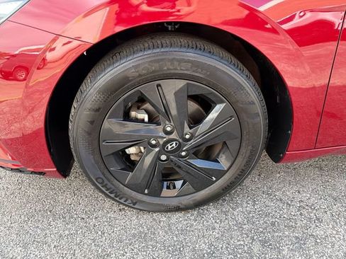 Used 2023 Hyundai Elantra SEL w/ Preferred Accessory Package FWD image 20