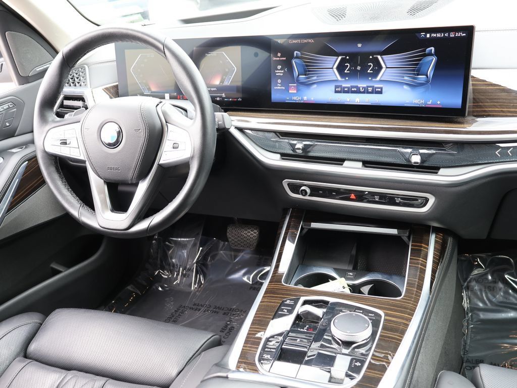 Used 2025 BMW X7 xDrive40i AWD/4WD image 14