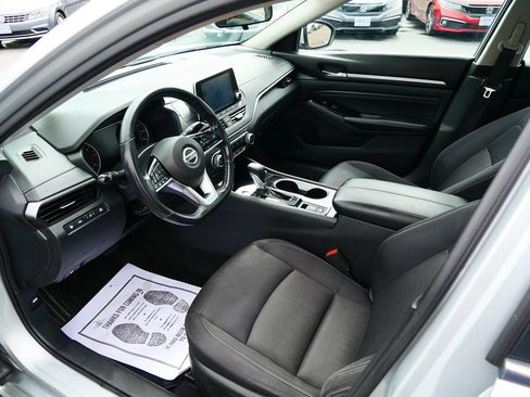 Used 2021 Nissan Altima 2.5 SV w/ SV Premium Package FWD image 9