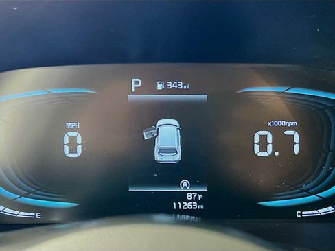 Used 2025 Kia Soul LX w/ LX Technology Package FWD image 12