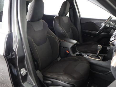 Used 2016 Jeep Cherokee Latitude w/ Cold Weather Group image 25