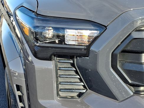 Used 2025 Toyota Tacoma SR5 image 9