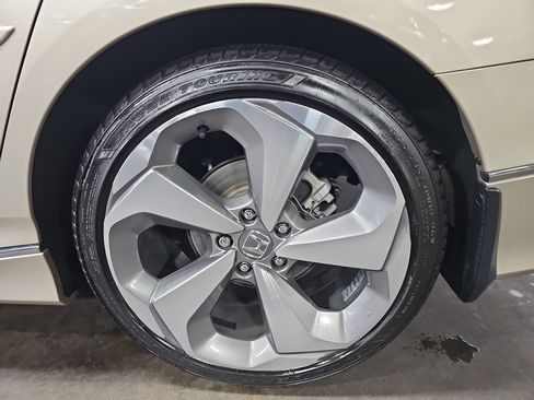 Used 2018 Honda Accord Touring image 34