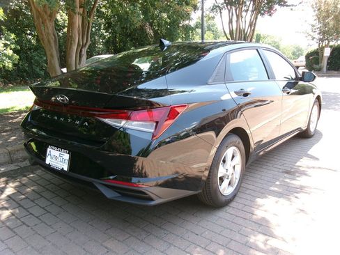 Used 2023 Hyundai Elantra SE FWD image 7