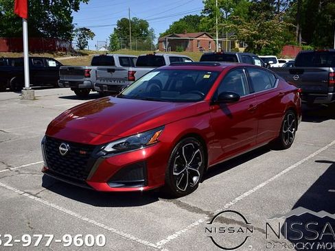 Certified 2023 Nissan Altima 2.5 SR w/ SR Premium Package FWD image 3