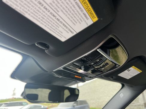 Used 2025 Land Rover Range Rover SE image 23