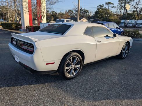 Used 2021 Dodge Challenger SXT image 4