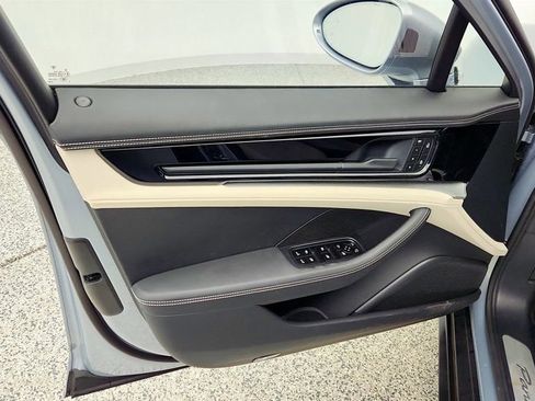 Used 2024 Porsche Panamera RWD image 11