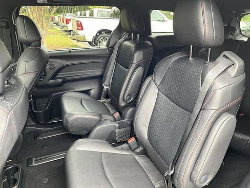 Certified 2025 Toyota Sienna XSE w/ XSE Plus Package FWD image 12