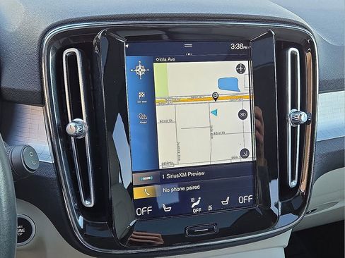 Certified 2021 Volvo XC40 T5 Momentum w/ Premium Package image 23