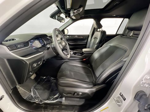 Used 2023 Jeep Grand Cherokee Altitude image 20