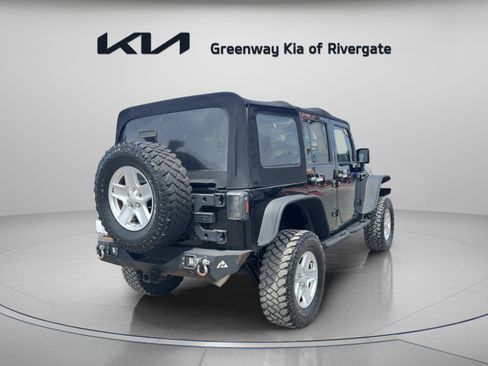 Used 2018 Jeep Wrangler Unlimited Rubicon w/ Connectivity Group AWD/4WD image 8