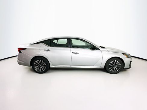 Used 2024 Nissan Altima 2.5 SV image 10
