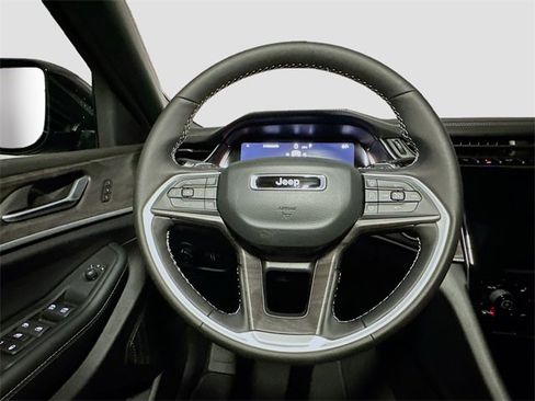 New 2025 Jeep Grand Cherokee Limited w/ Luxury Tech Group II image 7