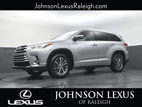 Used 2018 Toyota Highlander XLE AWD/4WD image 19