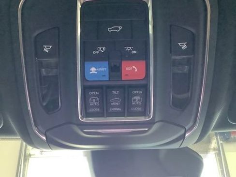 Certified 2025 Jeep Grand Cherokee Limited w/ Luxury Tech Group II AWD/4WD image 24