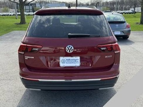 Used 2021 Volkswagen Tiguan SE w/ Panoramic Sunroof Package image 5