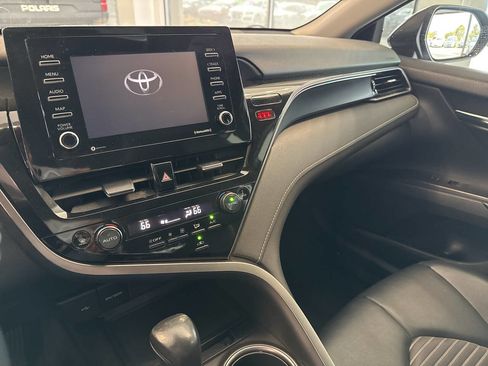 Used 2022 Toyota Camry SE w/ Convenience Package image 18