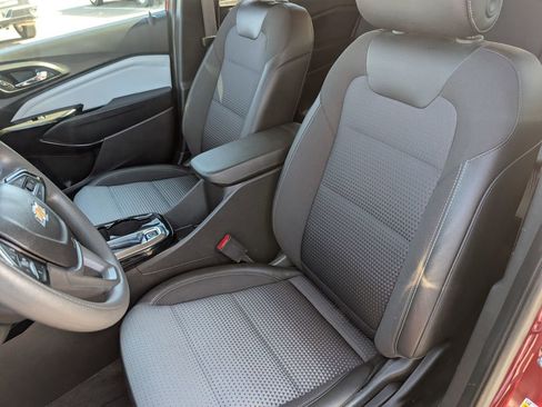 Used 2025 Chevrolet Trax LT FWD image 9