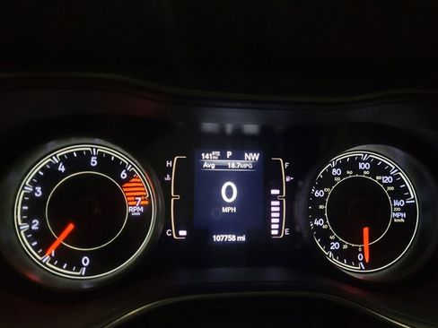 Used 2019 Jeep Cherokee Latitude Plus AWD/4WD image 23