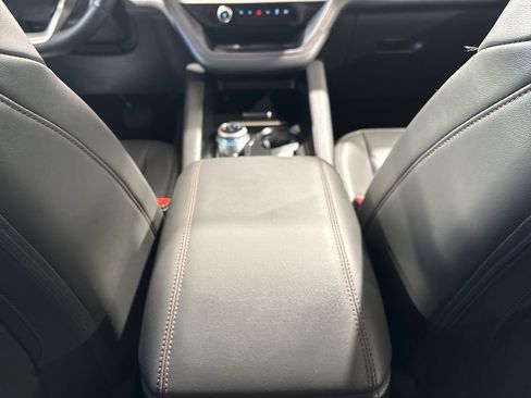 Used 2025 Ford Explorer Active w/ Active Comfort Package image 21