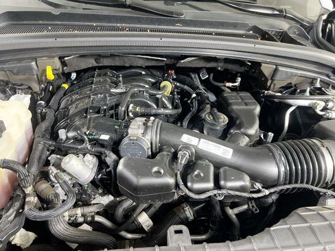 Used 2023 Jeep Grand Cherokee Laredo AWD/4WD image 27