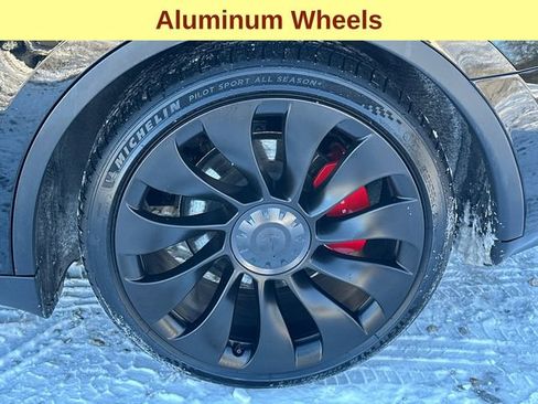 Used 2023 Tesla Model Y Performance image 9