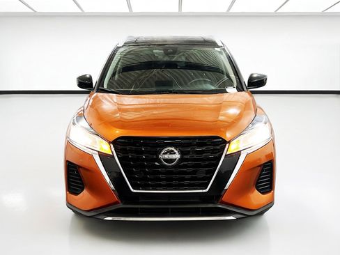 Used 2023 Nissan Kicks SV FWD image 2