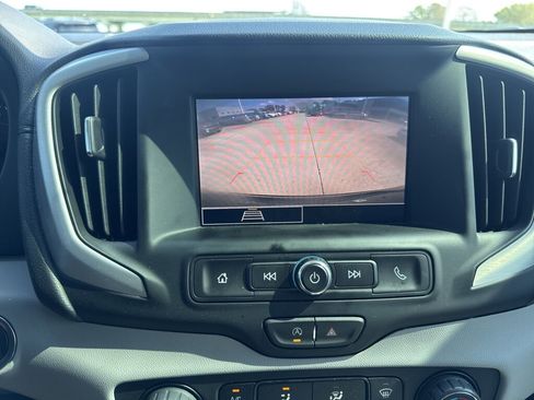 Used 2024 GMC Terrain SLE w/ LPO, Floor Liner Package image 28