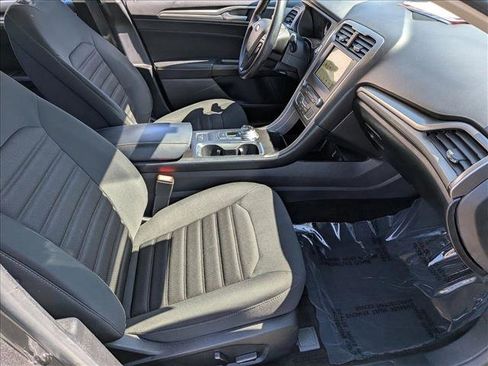 Used 2018 Ford Fusion SE w/ Fusion SE Technology Package image 19