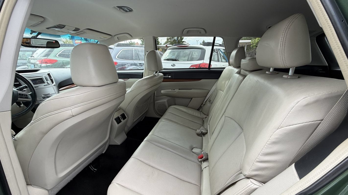 Used 2013 Subaru Outback 2.5i Limited AWD/4WD image 9