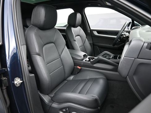 Certified 2025 Porsche Cayenne image 28
