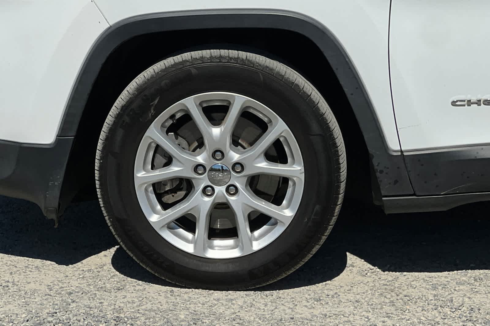 Used 2016 Jeep Cherokee Sport FWD image 12